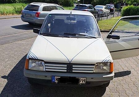 Oldtimer Peugeot 205XR D
