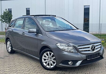 Mercedes-Benz B 180 BlueEfficiency*PANO*NAVI*PDC*KLIMA*ParkAss