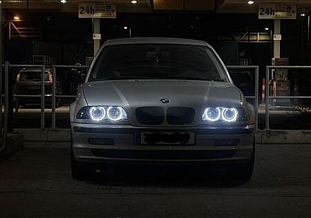 BMW 320i 320
