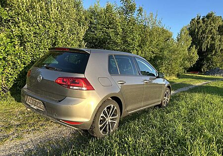 VW Golf Volkswagen 2.0 TDI BMT Highline, ACC, LED, AHK, CAM, SHZ