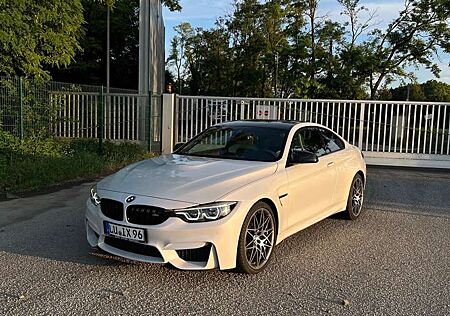 BMW M4 Coupe DKG Competition Individual Drivers Package