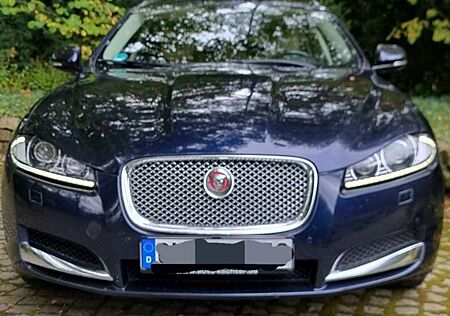 Jaguar XF 3.0 V6 Diesel Sportbrake AHK Navi SD Text lesen!