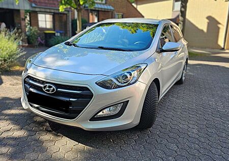 Hyundai i30 i30cw Diesel blue Kombi 1.6 CRDi Trend
