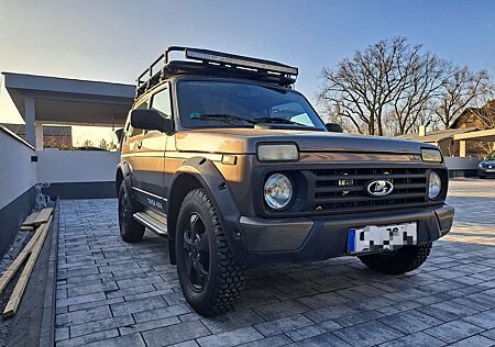 Lada Taiga Basis 4x4 Neuwagenzustand aus 2.Hand