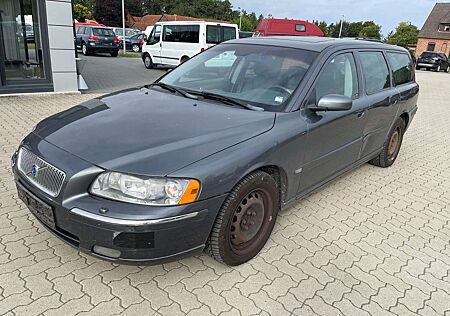 Volvo V70 Kombi 2.4 Summum TÜV 07/2027 AHK Leder