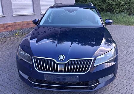 Skoda Superb Combi 2.0 TDI DSG 1.Hand Scheckheft gepflegt