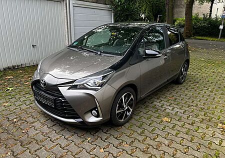 Toyota Yaris 5Türig Klimatronic Kamera erst7.900 KM LED