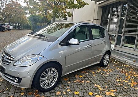 Mercedes-Benz A 180 *Sitzheizung*Navi*MFL*Bluetooth*TÜV Neu