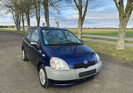 Toyota Yaris 1.0 linea luna 1Hand