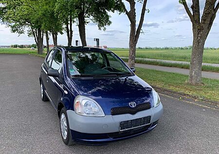 Toyota Yaris 1.0 linea luna 1Hand