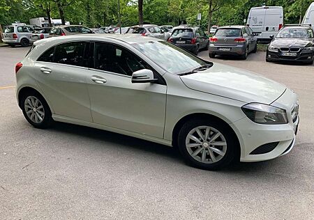 Mercedes-Benz A 180 (BlueEFFICIENCY) 7G-DCT Urban