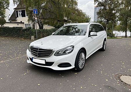 Mercedes-Benz E 250 E-Klasse T-Modell Diesel T BlueTEC 4Matic Elegance