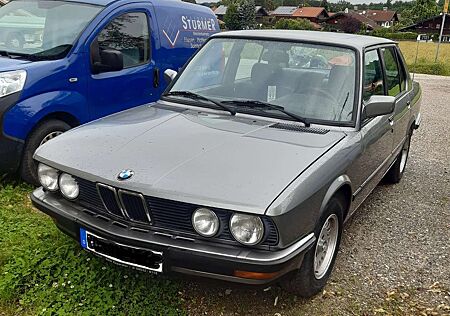 BMW 525e 525