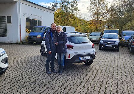Dacia Spring ESSENTIAL Navi Klima
