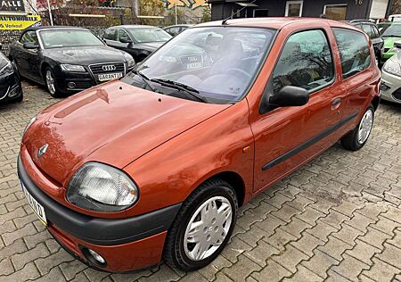 Renault Clio *1HAND*SCHECKHEFT*WENIG KM