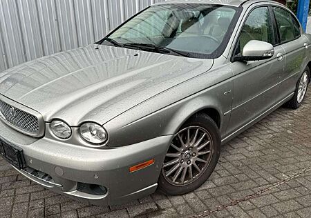 Jaguar X-Type 2.2 D Voll LederAutomTÜV8-26FP!ERST LESEN