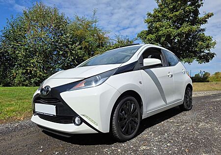 Toyota Aygo x-wave, Klima, Bluetooth, Tempomat, Faltdach