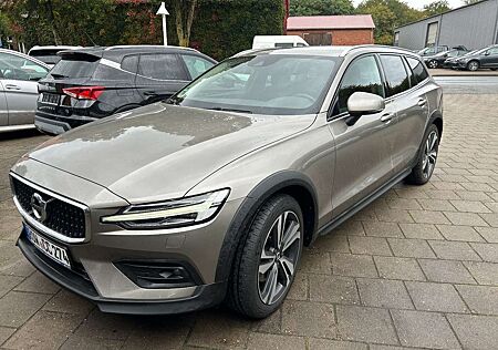 Volvo V60 Cross Country Pro AWD
