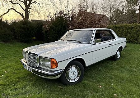 Mercedes-Benz 230 CE Coupe W123