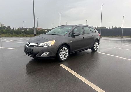 Opel Astra J 1.6 Sports Tourer Edition TÜV 06/2026