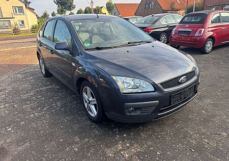 Ford Focus Fließheck 5-Türer 1.4 16V Trend