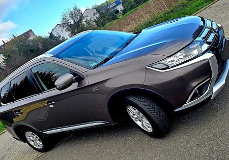 Mitsubishi Outlander 2.0 2WD SUV-Star