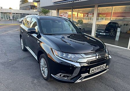 Mitsubishi Outlander PHEV Premium 4WD wenig Kilometer+top gepflegt