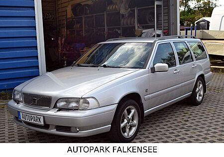Volvo V70 2.5T AWD 4X4 KOMBI VOLLEDERSITZE NUR 166TKM