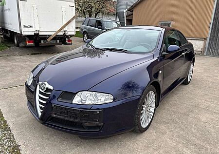 Alfa Romeo GT 2.0 16V JTS Distinctive