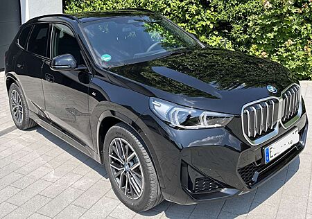 BMW iX1 xDrive30 M Sportpaket AHK