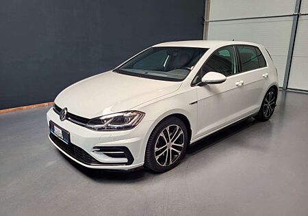 VW Golf Volkswagen 1.5 TSI R-Line *