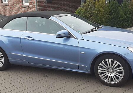 Mercedes-Benz E 200 E+200+CGI+Cabrio+BlueEFFICIENCY