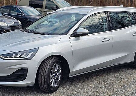 Ford Focus Turnier Titanium *8ALU*VOLL*2 STÜCK!*