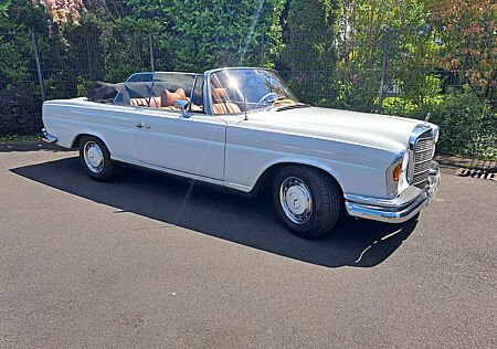 Mercedes-Benz 280 SE Cabrio