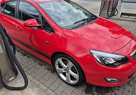 Opel Astra 1.6 Turbo Design Edition