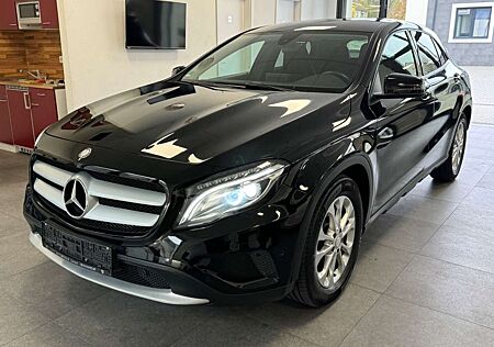 Mercedes-Benz GLA 220 d-Exclusiv Paket-BiXenon-Navi-PDC-Leder-