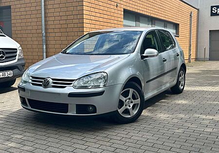 VW Golf Volkswagen V Lim. 1,6 /2.HAND/KLIMAAUTO/130TKM/GEPFLEG