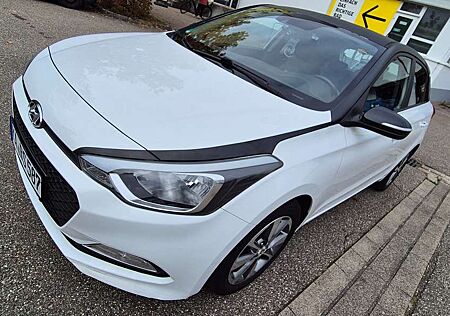 Hyundai i20 gebraucht kaufen Hyundai i20 1.4 YES! Silver