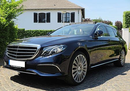 Mercedes-Benz E 220 d T Exclusive AHK Ambiente LED Pano Sitzh 20 Voll