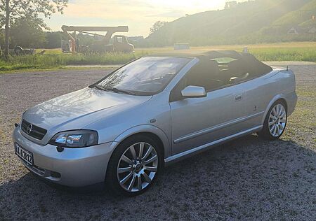 Opel Astra Cabrio 2.2 16V von meinem Opa