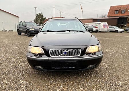 Volvo V70 2.4 T Comfort*Leder*AHK*Glasdach*TÜV NEU*