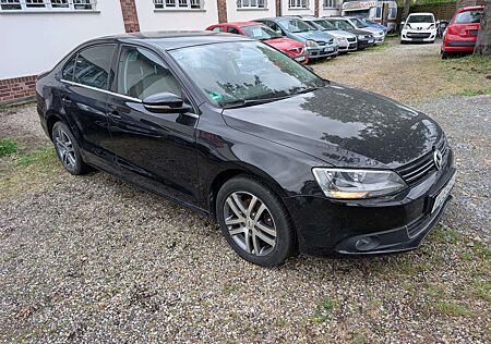 Volkswagen Jetta Jetta Diesel 1.6 TDI Life,Alu,SHZ,TÜV01/28,NR