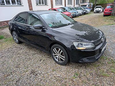 Volkswagen Jetta Jetta Diesel 1.6 TDI Life,Alu,SHZ,TÜV01/28,NR