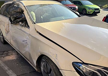 Mercedes-Benz E 200 d T 9G-TRONIC Avantgarde