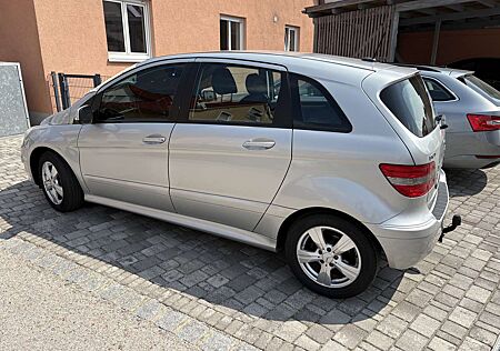 Mercedes-Benz B 180 CDI (245.207)