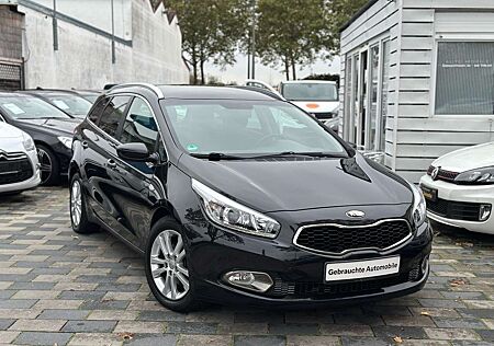 Kia Cee'd Ceed / 1.6 CRDI Dream LED Team Navi/R-Kamera Klima