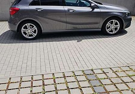 Mercedes-Benz A 180 BlueEfficiency (176.042)