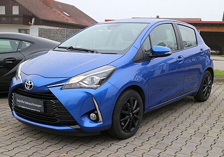 Toyota Yaris 1,5-Dual-VVT-iE Team Deutschland mit Anhängek.