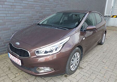 Kia Cee'd Ceed / 1.4 CVVT Attract Klima/Bluetooth