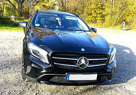 Mercedes-Benz GLA 180 7G-DCT SCORE!